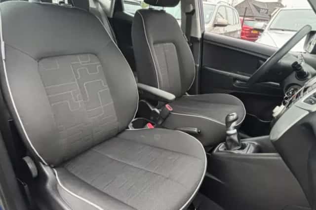 Kia Venga (2010) thumbnail 13
