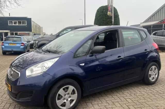 Kia Venga (2010) thumbnail 3