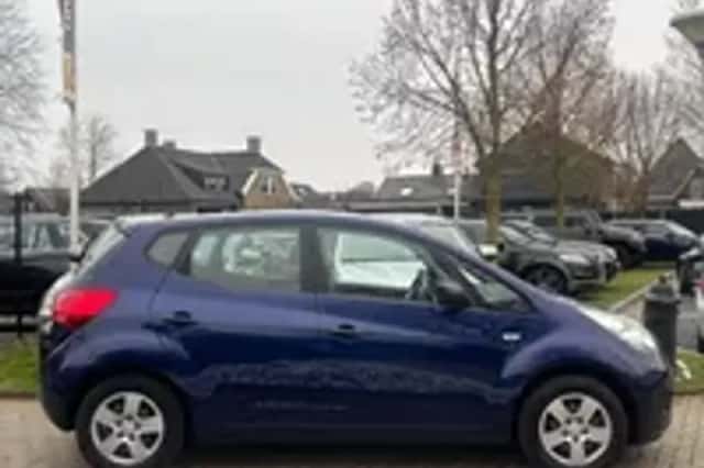 Kia Venga (2010) thumbnail 21