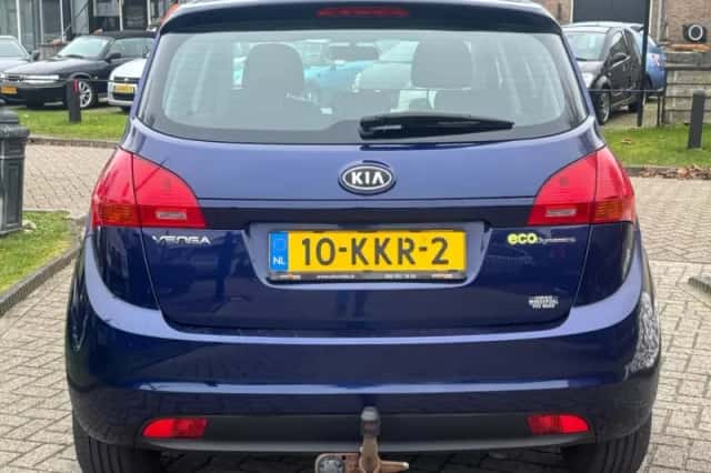 Kia Venga (2010) thumbnail 6