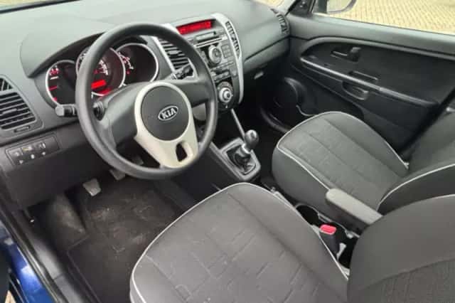 Kia Venga (2010) thumbnail 9