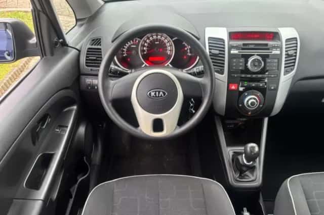 Kia Venga (2010) thumbnail 10
