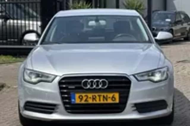 Audi A6 (2011) thumbnail 24