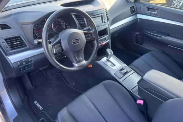 Subaru Legacy (2013) thumbnail 12