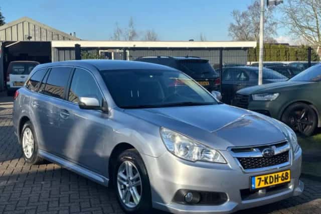 Subaru Legacy (2013) thumbnail 3