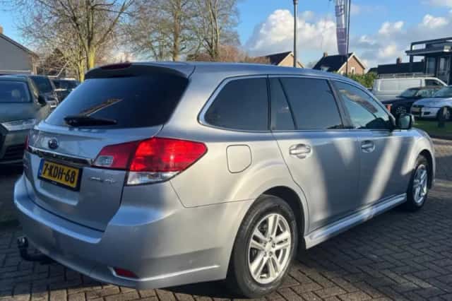 Subaru Legacy (2013) thumbnail 6