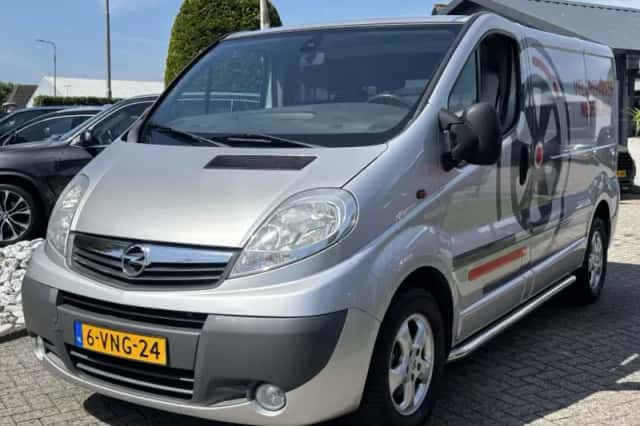 Opel Vivaro (2011) thumbnail 1
