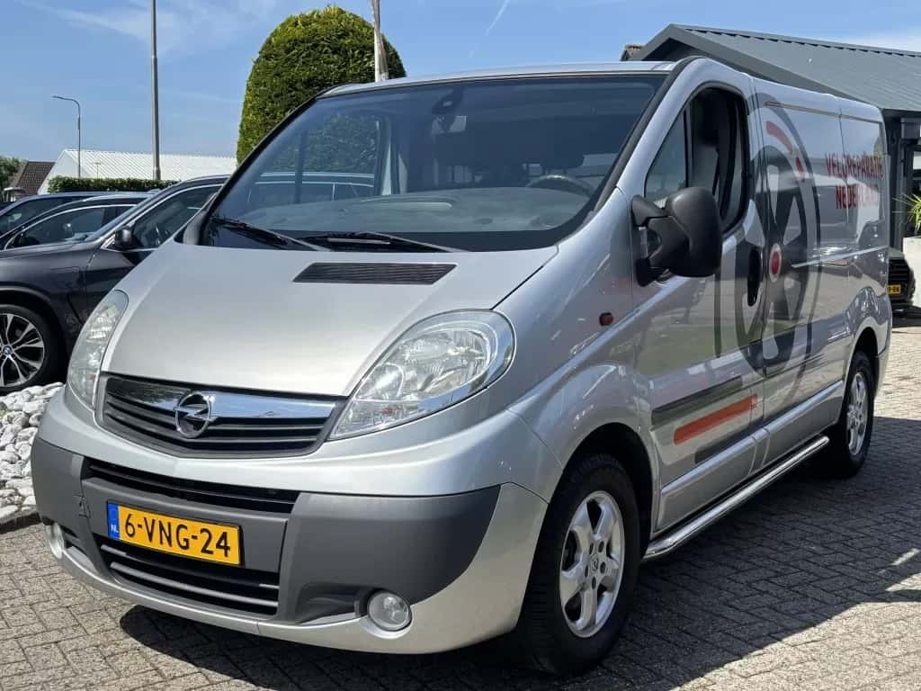 Opel Vivaro (2011) — foto 1