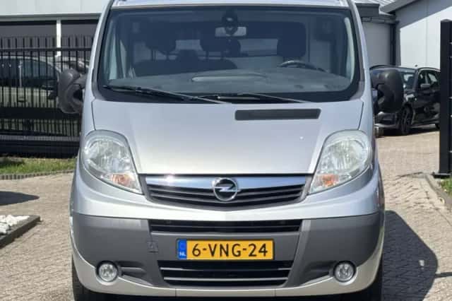 Opel Vivaro (2011) thumbnail 2