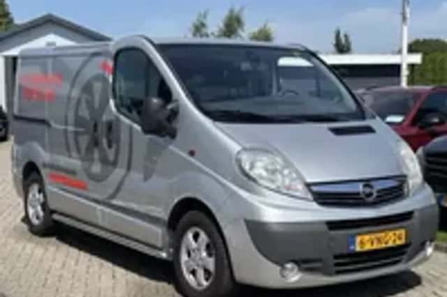 Opel Vivaro (2011) thumbnail 16