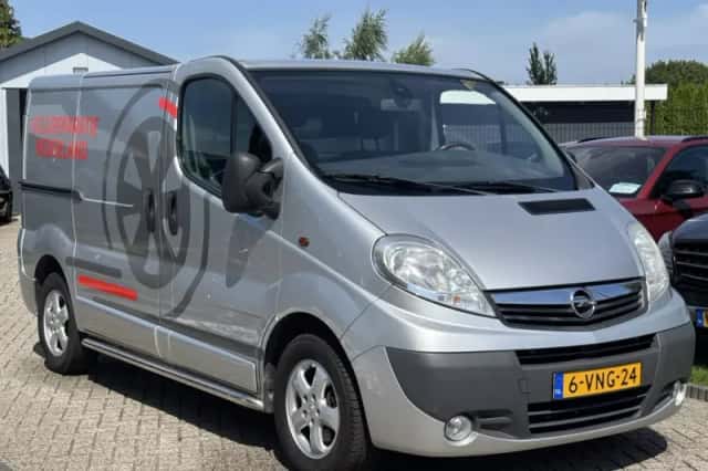 Opel Vivaro (2011) thumbnail 3