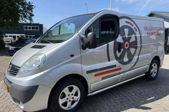 Opel Vivaro (2011) thumbnail 8