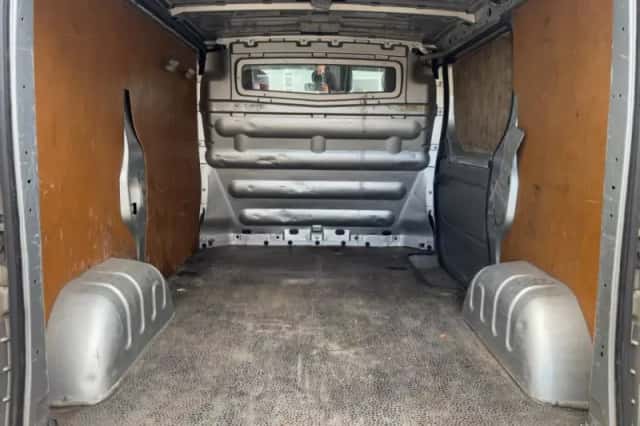 Opel Vivaro (2011) thumbnail 9