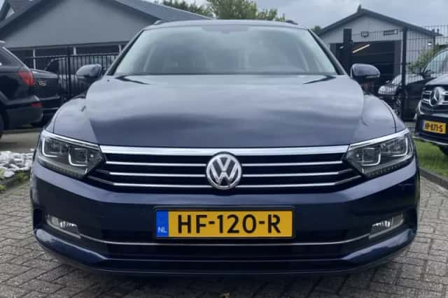 Volkswagen Passat (2015) thumbnail 2