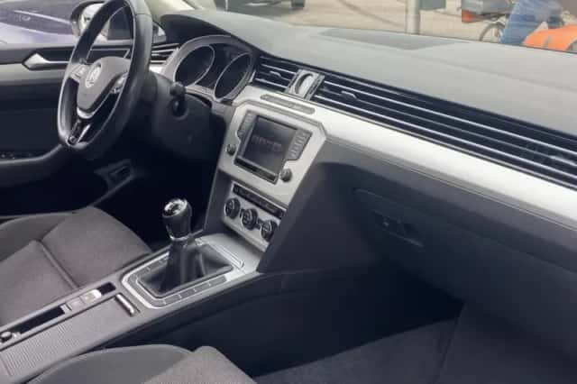 Volkswagen Passat (2015) thumbnail 11