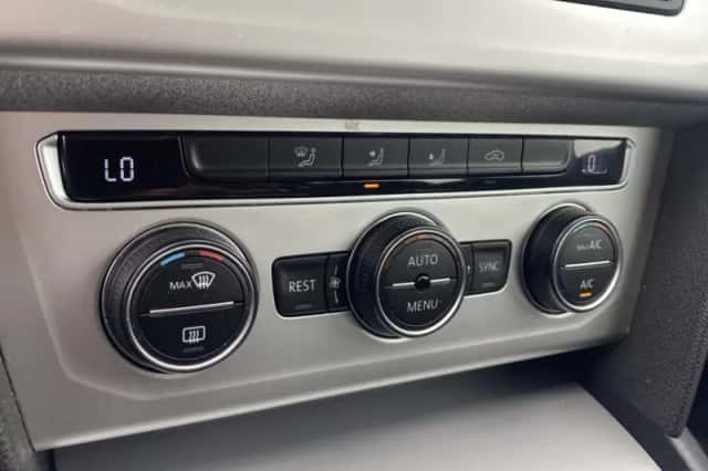 Volkswagen Passat (2015) thumbnail 16