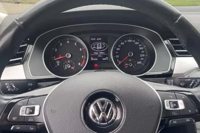 Volkswagen Passat (2015) thumbnail 17