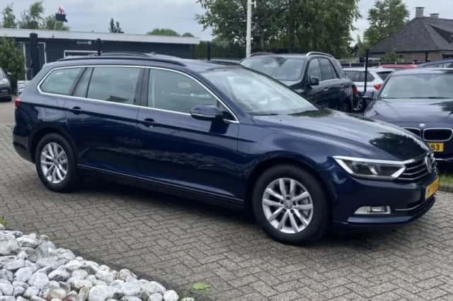 Volkswagen Passat (2015) thumbnail 3