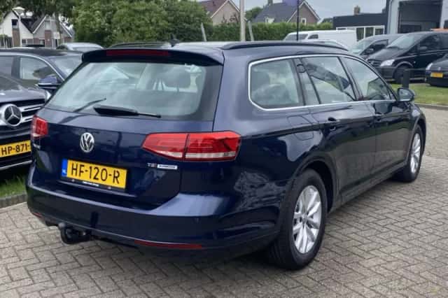 Volkswagen Passat (2015) thumbnail 5
