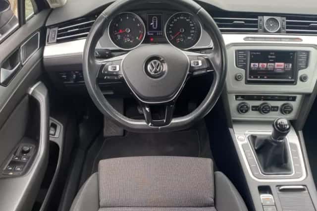 Volkswagen Passat (2015) thumbnail 10