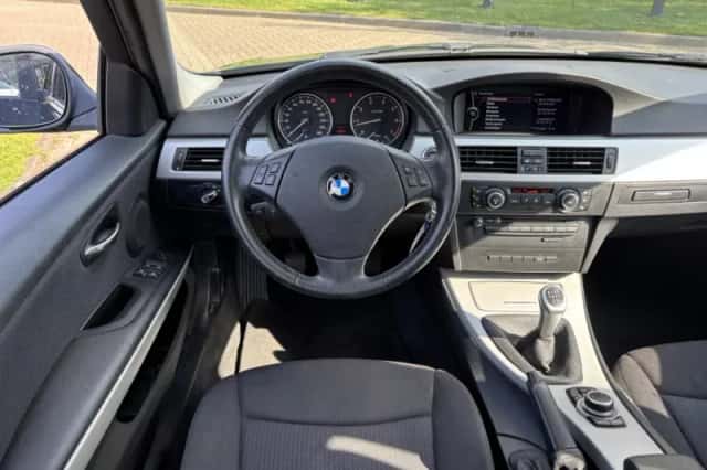 BMW 3-Serie (2010) thumbnail 11