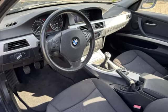 BMW 3-Serie (2010) thumbnail 15