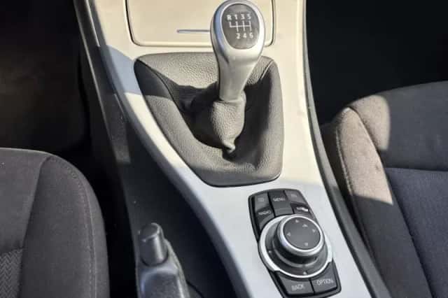 BMW 3-Serie (2010) thumbnail 18