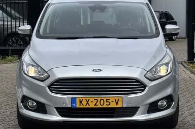 Ford S-Max (2017) thumbnail 2