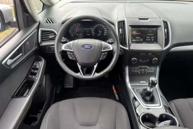 Ford S-Max (2017) thumbnail 12