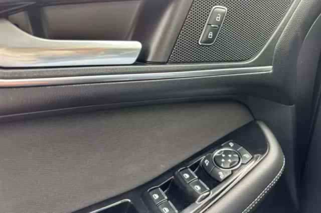 Ford S-Max (2017) thumbnail 17