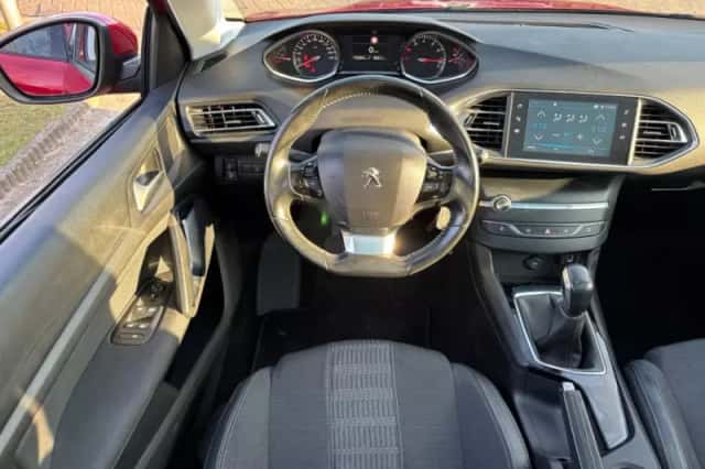 Peugeot 308 (2018) thumbnail 12