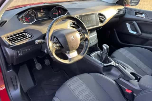 Peugeot 308 (2018) thumbnail 9