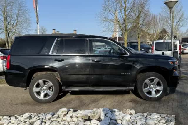 Chevrolet Tahoe (2015) thumbnail 4