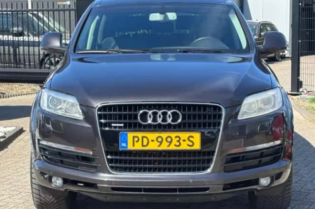 Audi Q7 (2005) thumbnail 2
