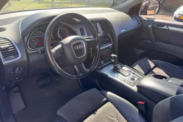 Audi Q7 (2005) thumbnail 11