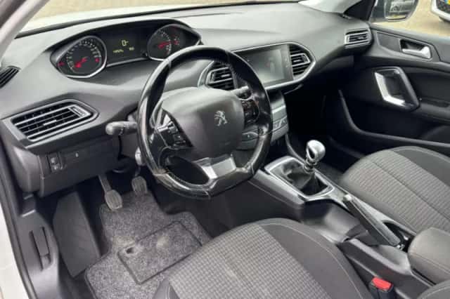 Peugeot 308 (2018) thumbnail 12