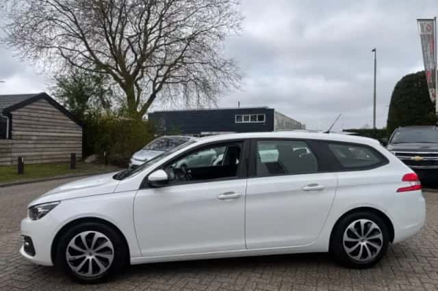 Peugeot 308 (2018) thumbnail 4