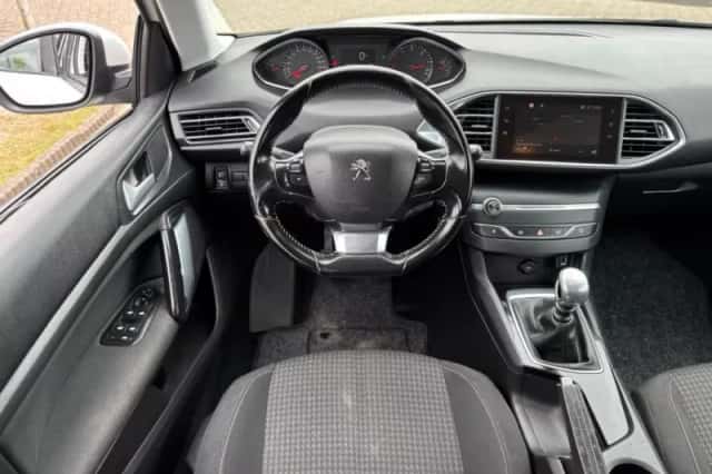 Peugeot 308 (2018) thumbnail 9