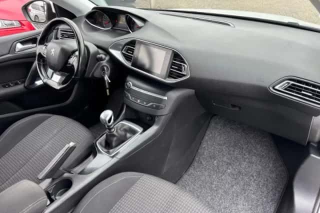 Peugeot 308 (2018) thumbnail 10