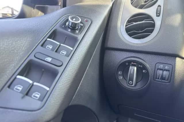 Volkswagen Tiguan (2012) thumbnail 16