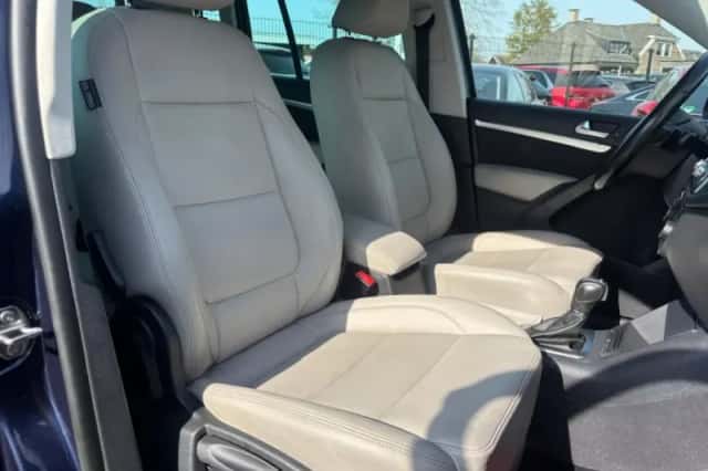 Volkswagen Tiguan (2012) thumbnail 17