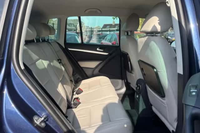 Volkswagen Tiguan (2012) thumbnail 18