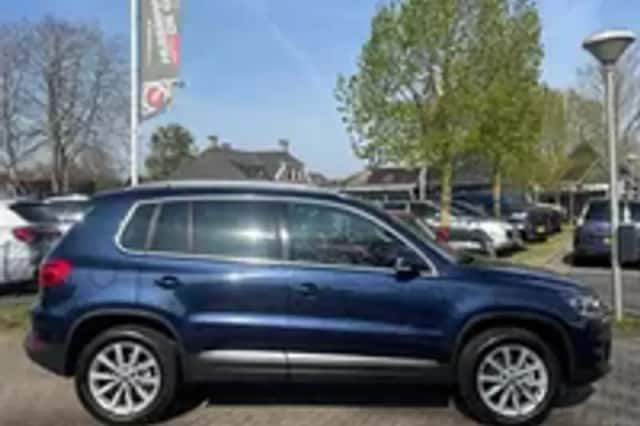 Volkswagen Tiguan (2012) thumbnail 24