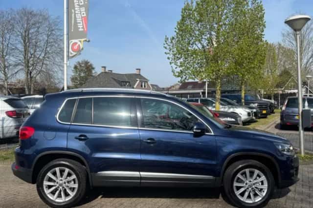 Volkswagen Tiguan (2012) thumbnail 4