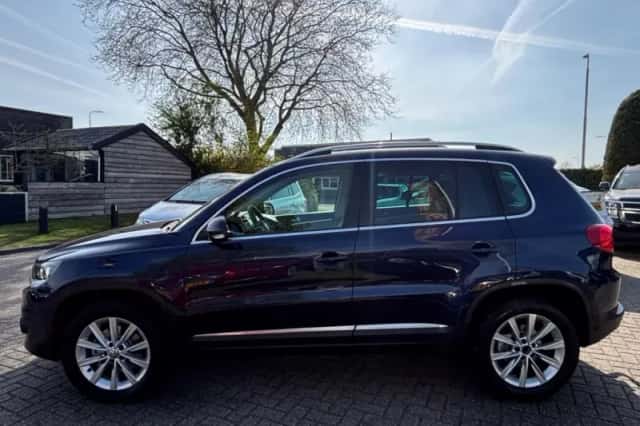 Volkswagen Tiguan (2012) thumbnail 8