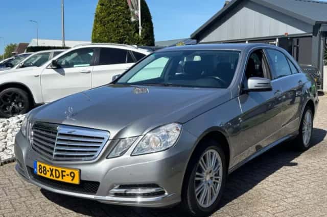 Mercedes-Benz E-Klasse (2012) thumbnail 1