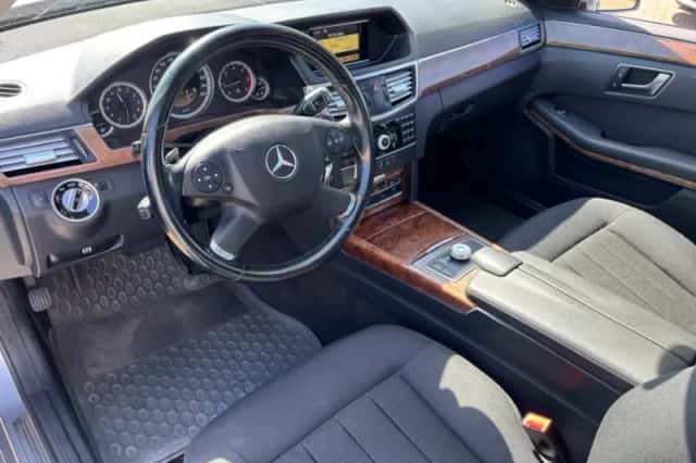 Mercedes-Benz E-Klasse (2012) thumbnail 12