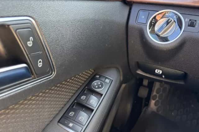 Mercedes-Benz E-Klasse (2012) thumbnail 16