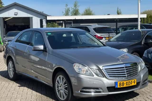 Mercedes-Benz E-Klasse (2012) thumbnail 3