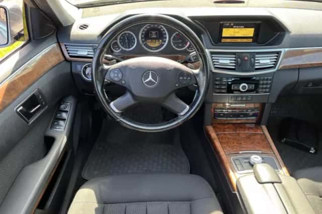 Mercedes-Benz E-Klasse (2012) thumbnail 9